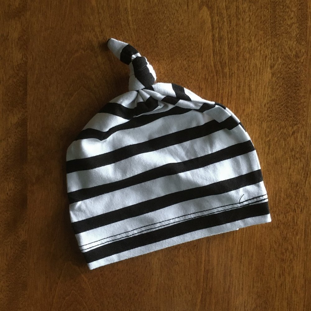 June & January knotted hat NWT *free in bundle*